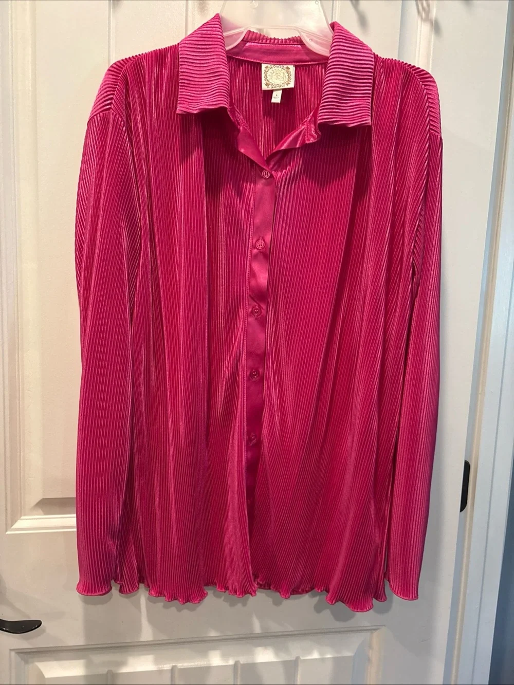 Woman’s size L Pink Long-Sleeve pleated Button Front Top